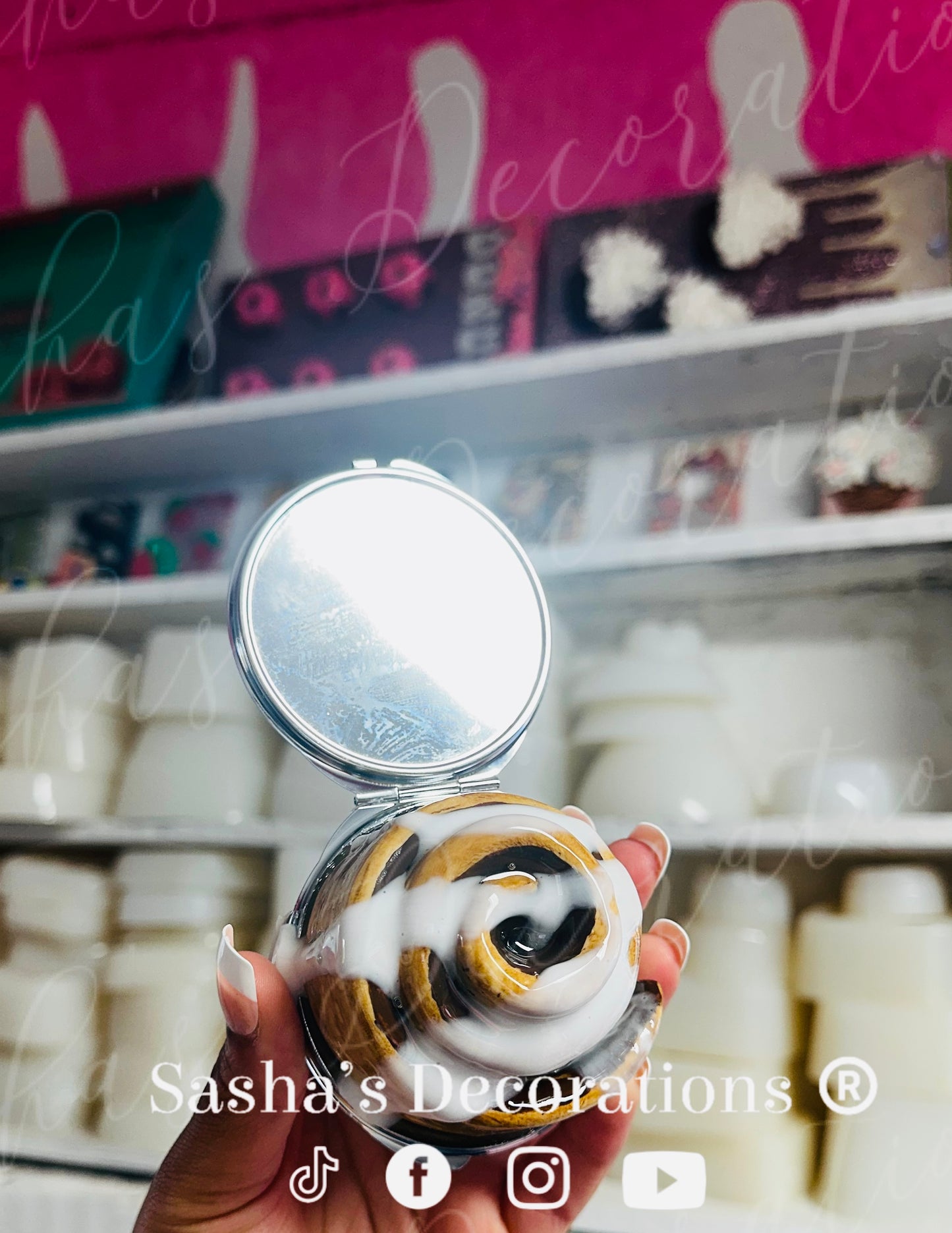 Faux Cinnamon Roll 3D Compact Mirror w/ Drips PREORDER